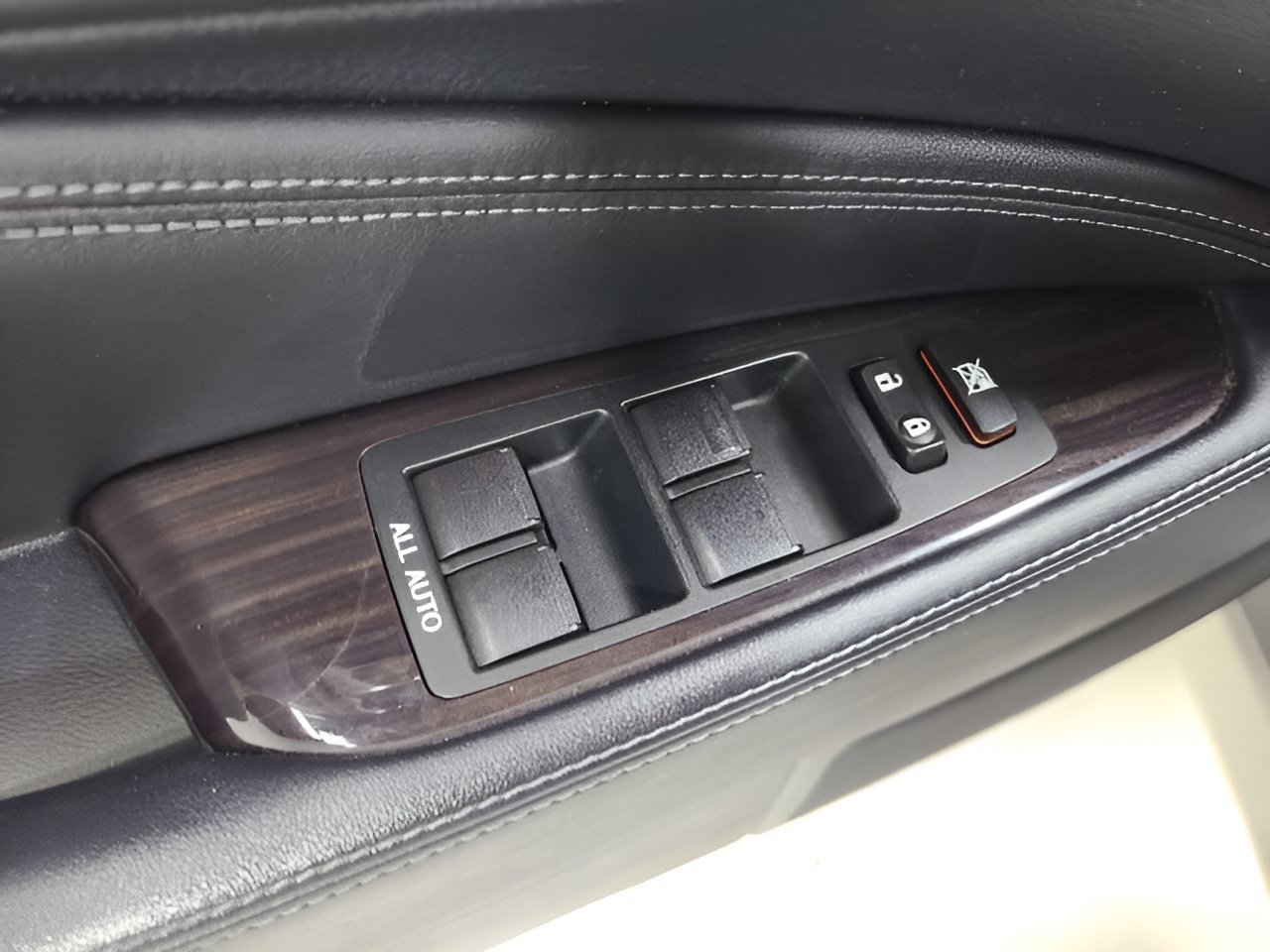 Used 2016 Lexus LS 460 AWD w/ Comfort Package image 22