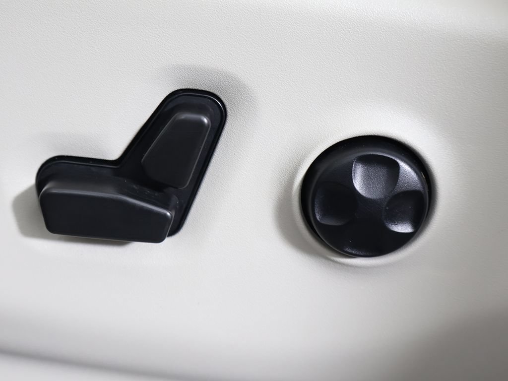 Used 2021 Chrysler Voyager Lxi FWD image 26