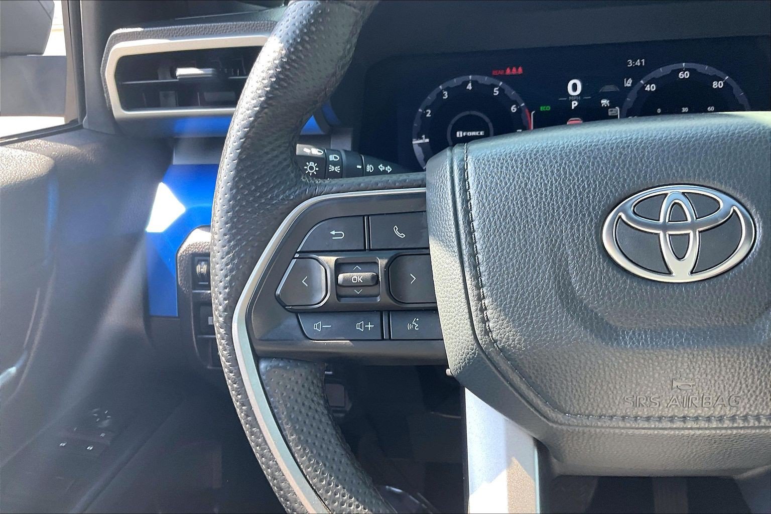 Used 2025 Toyota Tacoma TRD Off-Road w/ TRD Off Road Upgrade Package AWD/4WD image 23