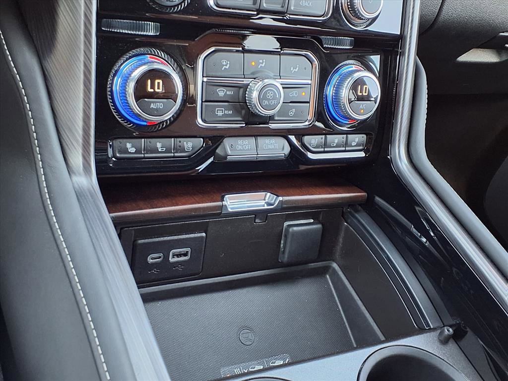 Used 2024 GMC Yukon XL Denali Ultimate image 11