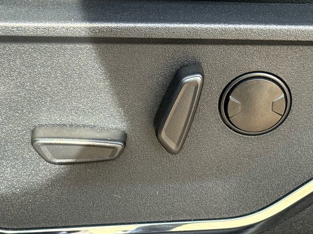 Used 2023 Ford F250 Lariat w/ Chrome Package image 22