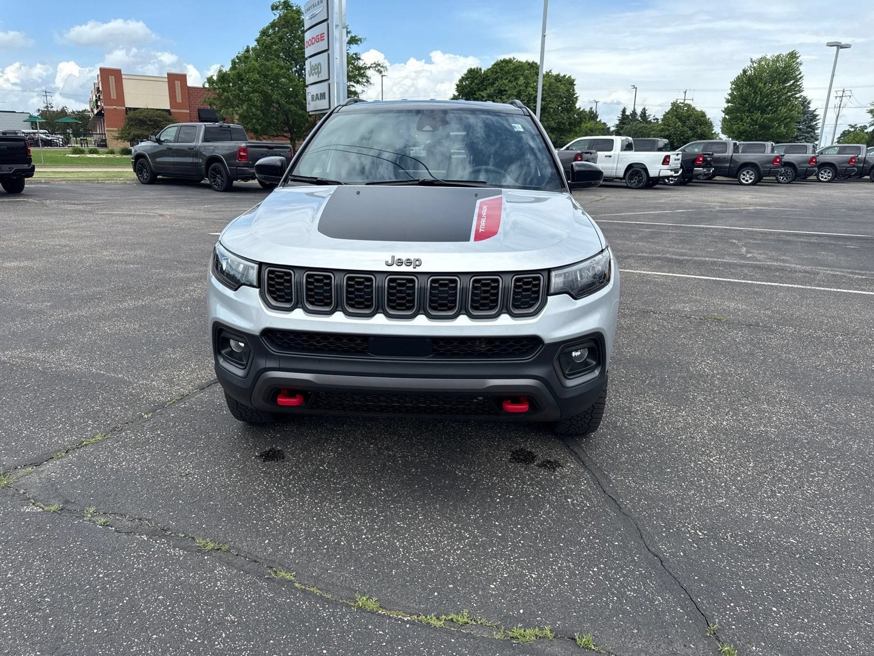 Used 2025 Jeep Compass Trailhawk AWD/4WD image 41