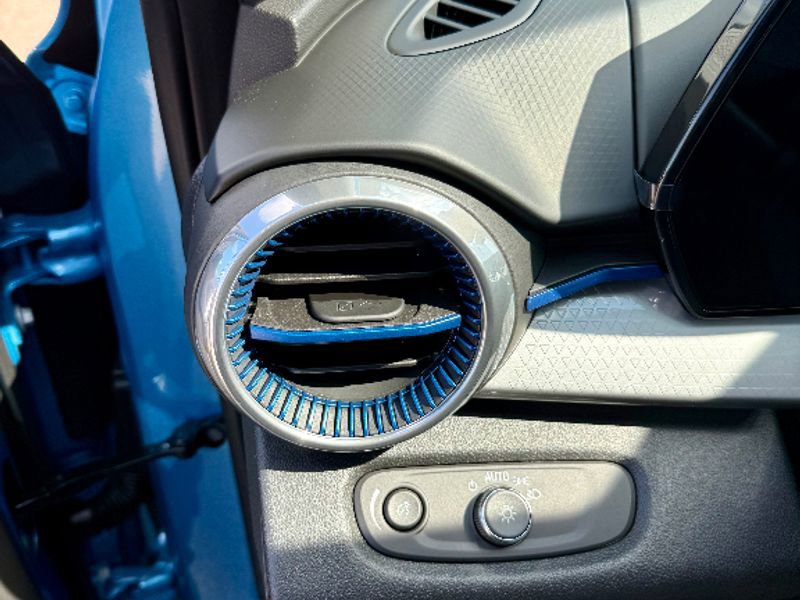 New 2025 Chevrolet Trax LT w/ Sunroof Package image 15