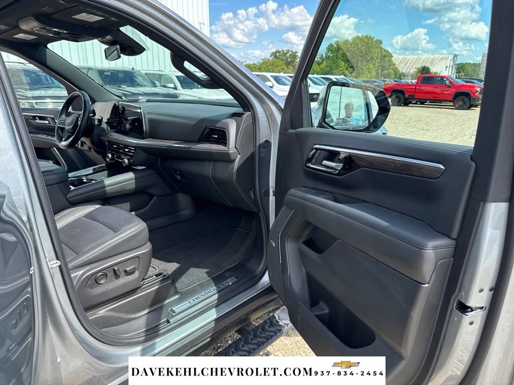 Used 2025 Chevrolet Tahoe Z71 w/ Comfort Package AWD/4WD image 28