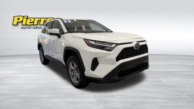 Used 2025 Toyota RAV4 XLE FWD image 7
