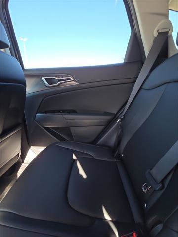 Used 2025 Kia Sportage EX image 11