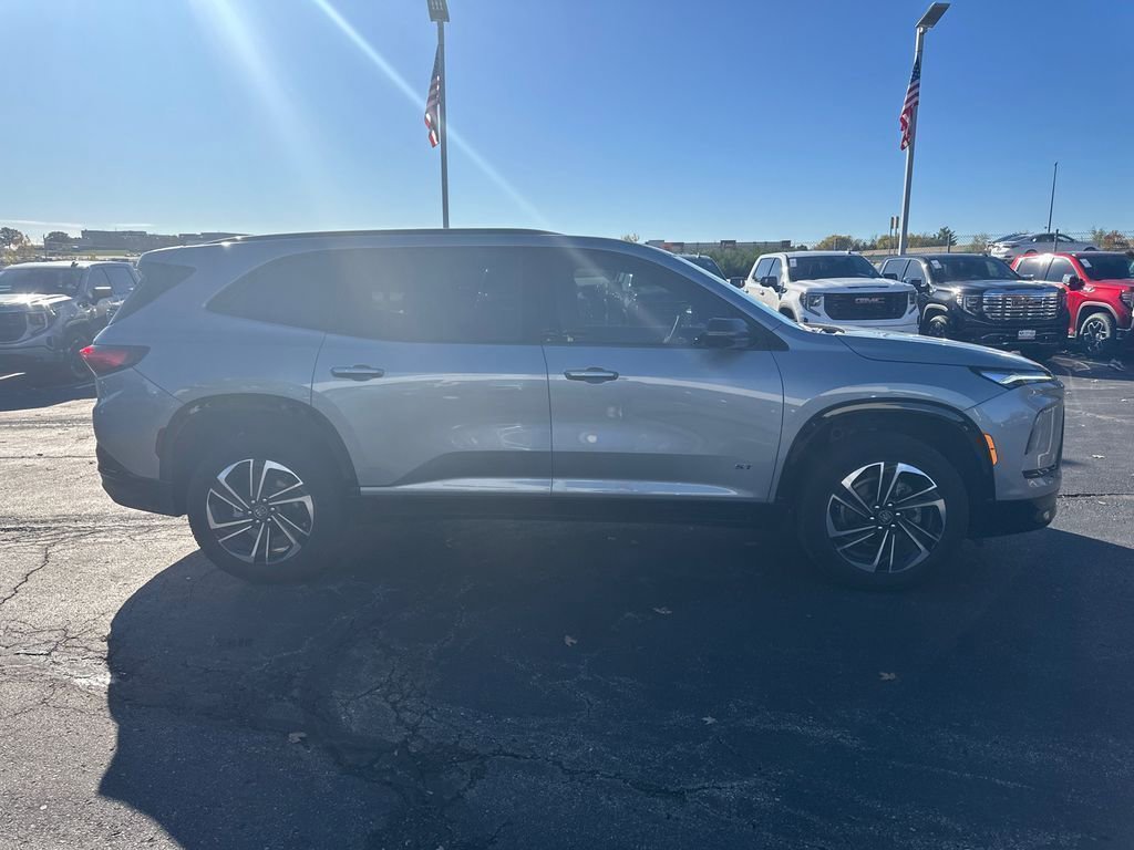 Used 2025 Buick Enclave Sport Touring image 5