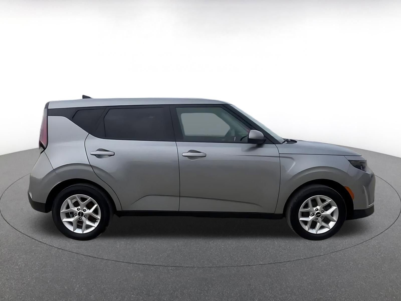 Used 2025 Kia Soul LX w/ LX Technology Package image 16