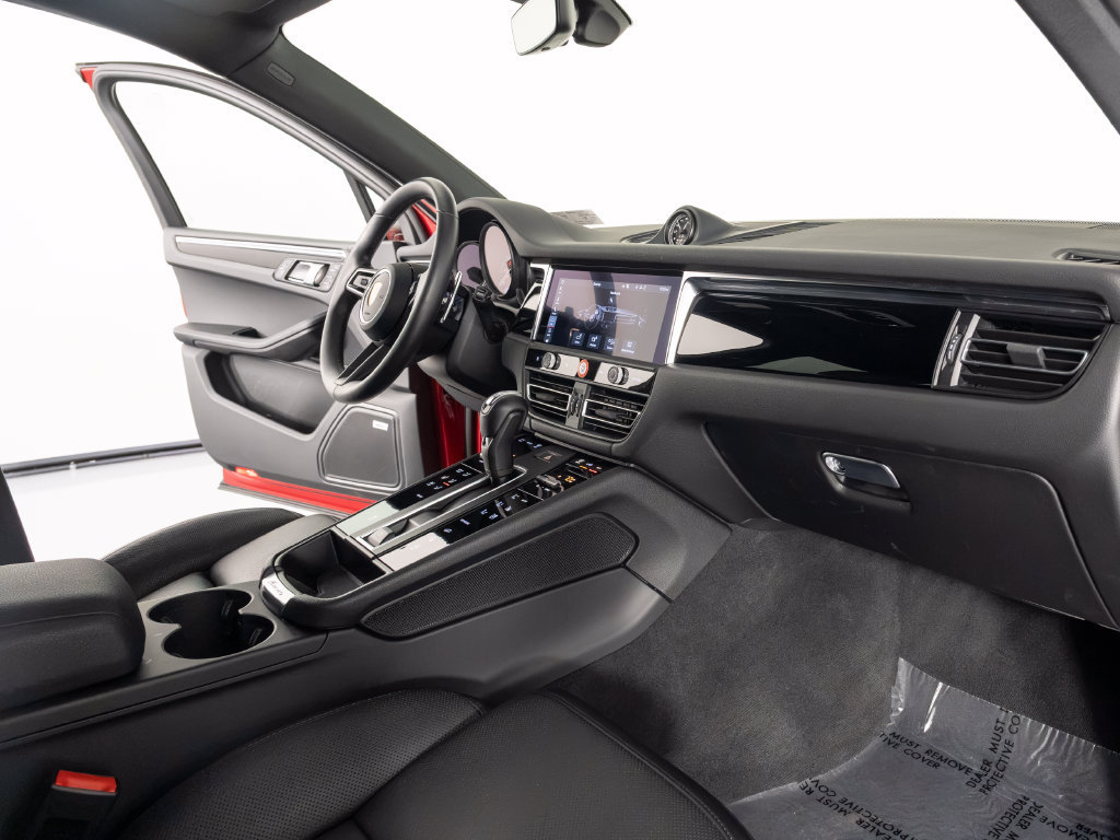 Certified 2026 Porsche Macan AWD/4WD image 33