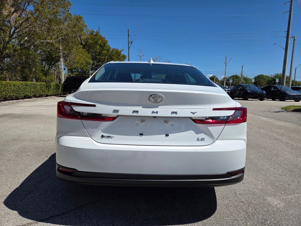 Used 2025 Toyota Camry LE FWD image 4