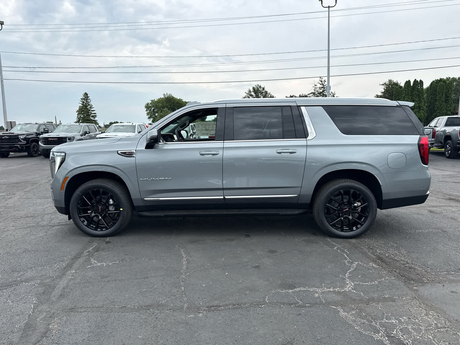 New 2026 GMC Yukon XL Elevation w/ Elevation Premium Package AWD/4WD image 2