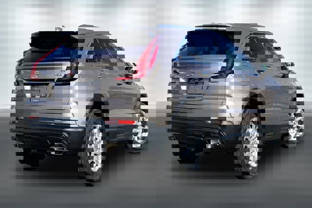 Used 2023 Cadillac XT4 Luxury w/ Cold Weather Package image 13