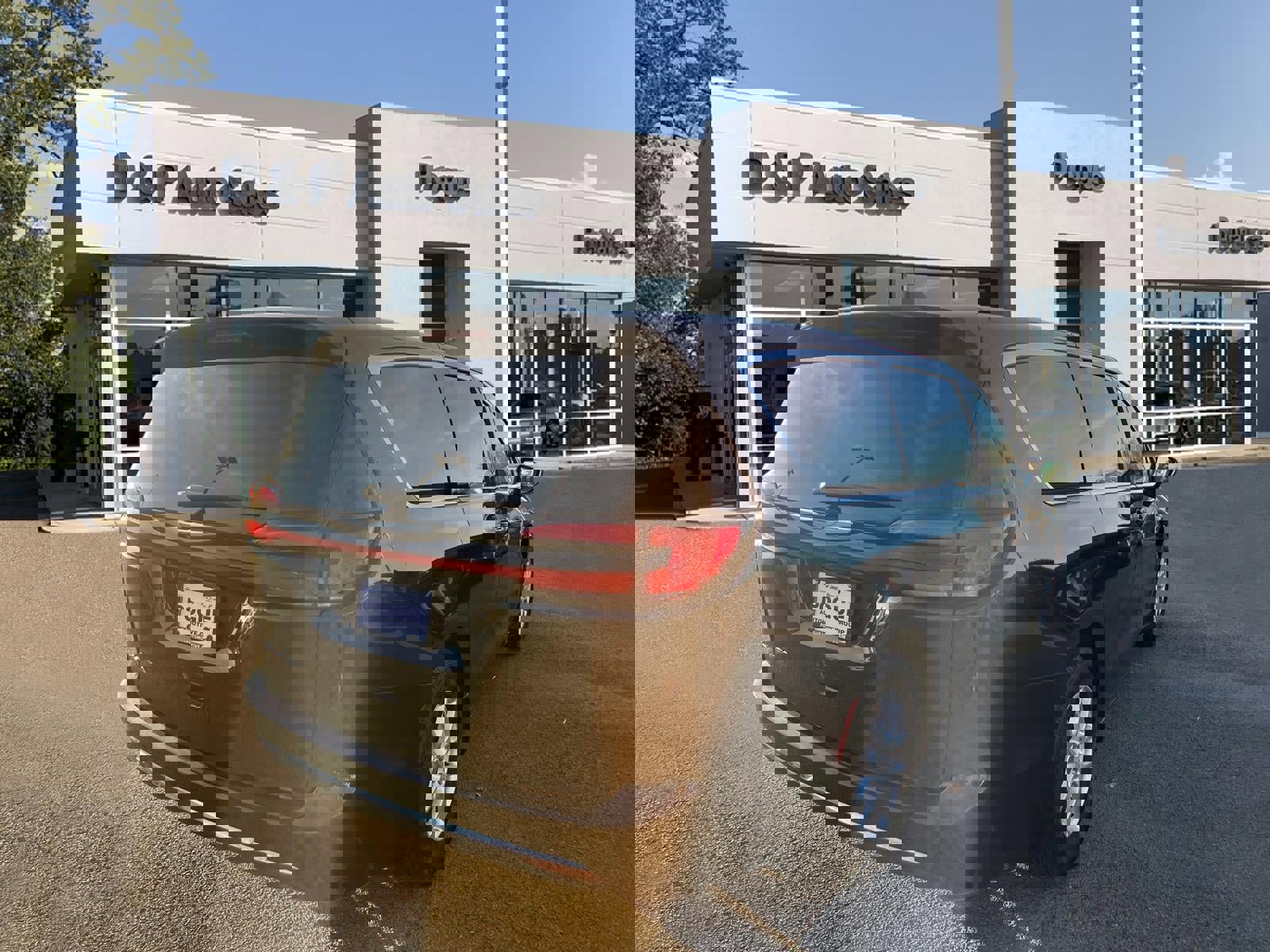 Used 2023 Chrysler Pacifica Touring-L image 2