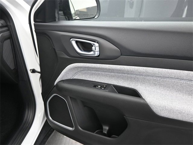 Used 2025 Jeep Compass Sport image 11