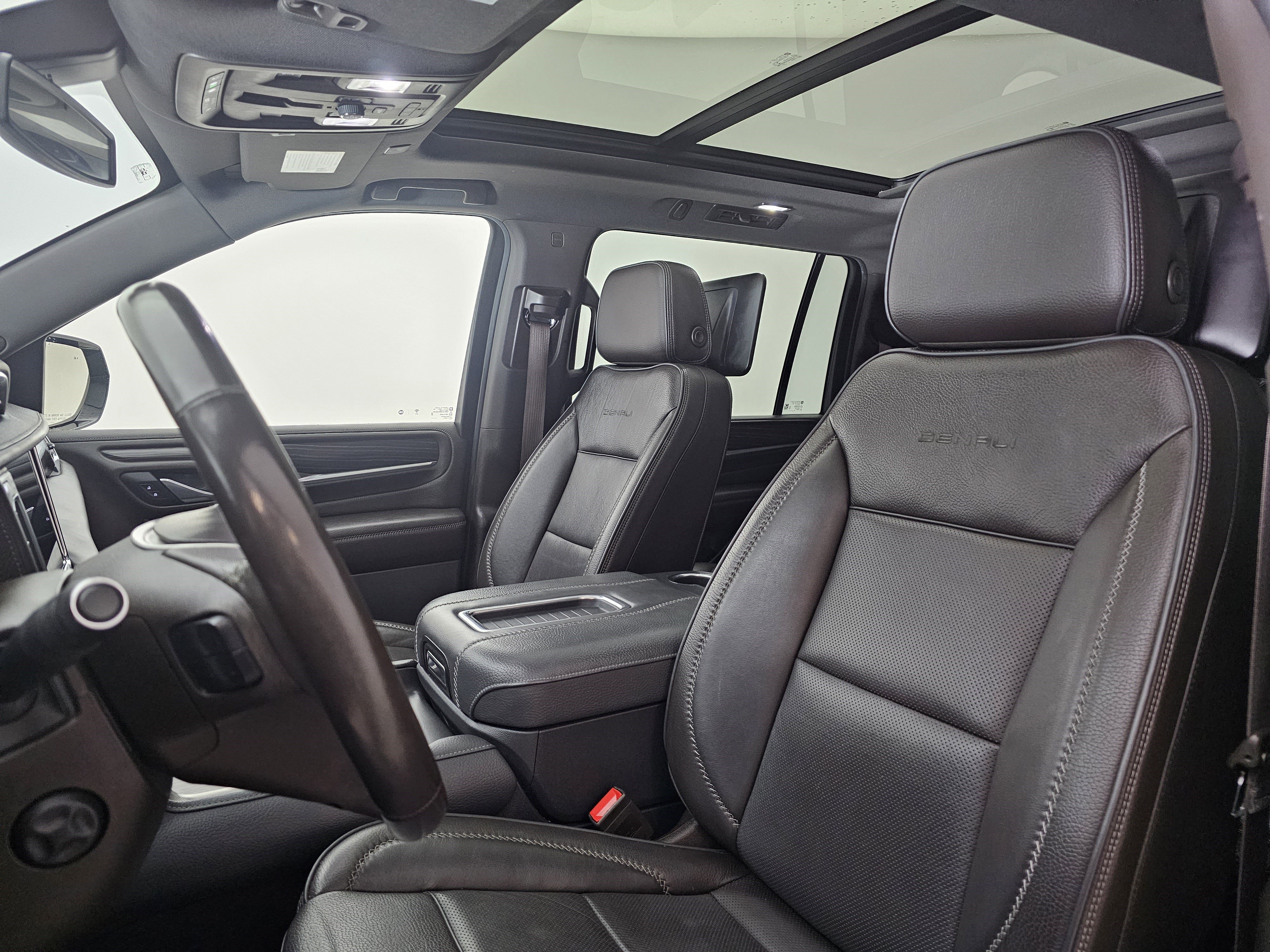 Used 2021 GMC Yukon XL Denali image 9