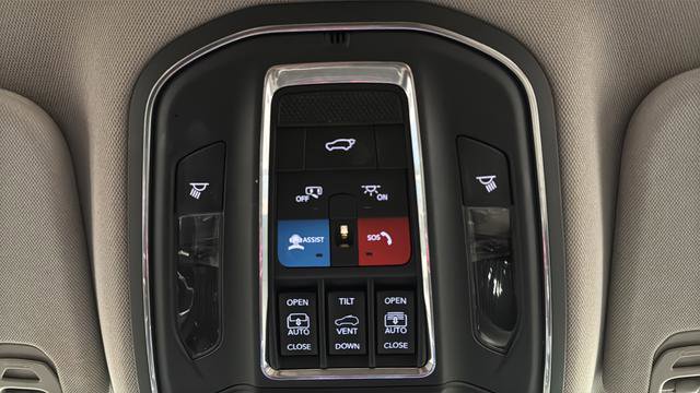 Used 2023 Jeep Wagoneer L Series III w/ Premium Group I image 43