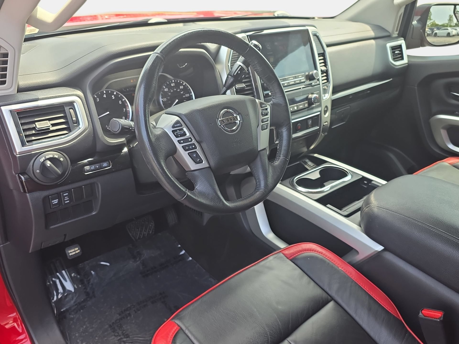 Used 2020 Nissan Titan SV w/ SV Convenience Package RWD image 15