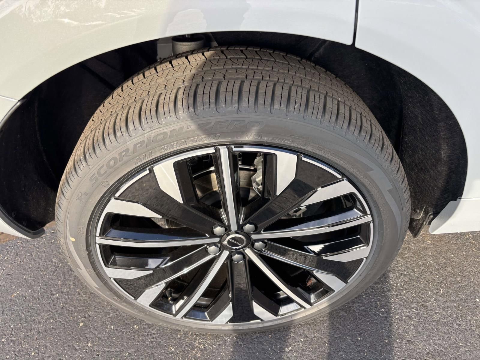 New 2026 Volvo XC60 B5 Ultra w/ Protection Package Premier image 10