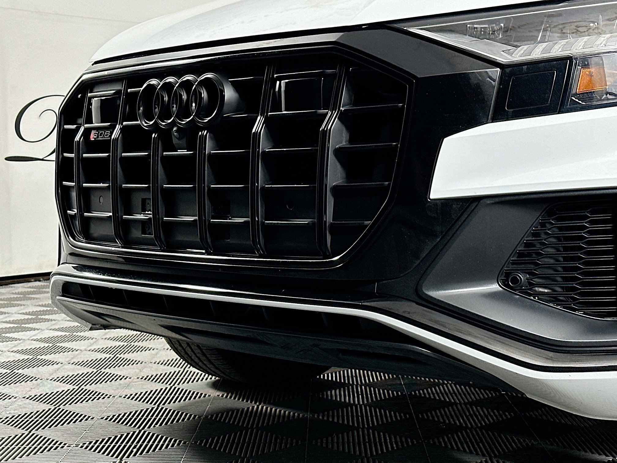 Used 2023 Audi SQ8 Premium Plus w/ SQ8 Luxury Package AWD/4WD image 34