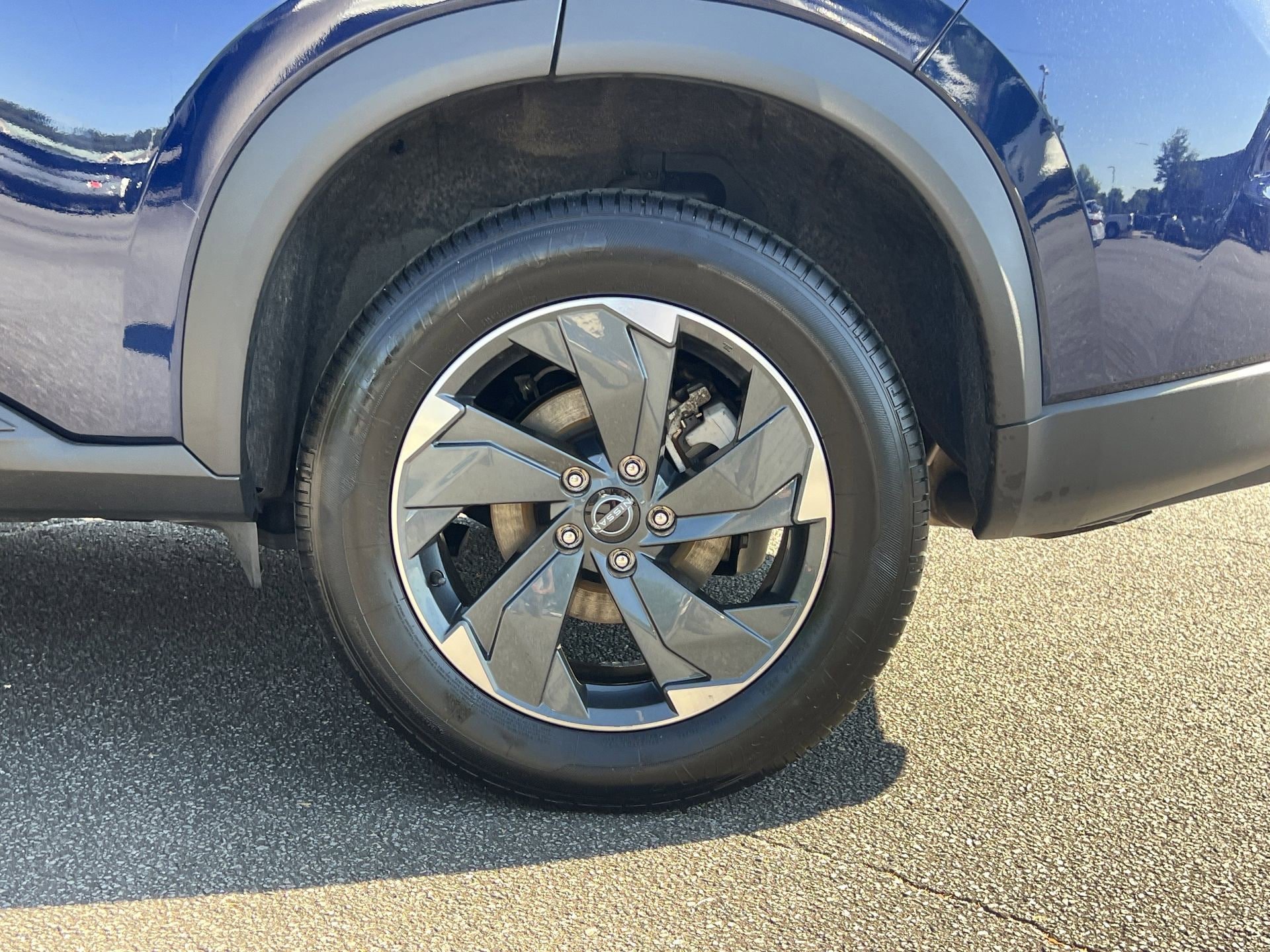 Used 2024 Nissan Rogue SV AWD/4WD image 29