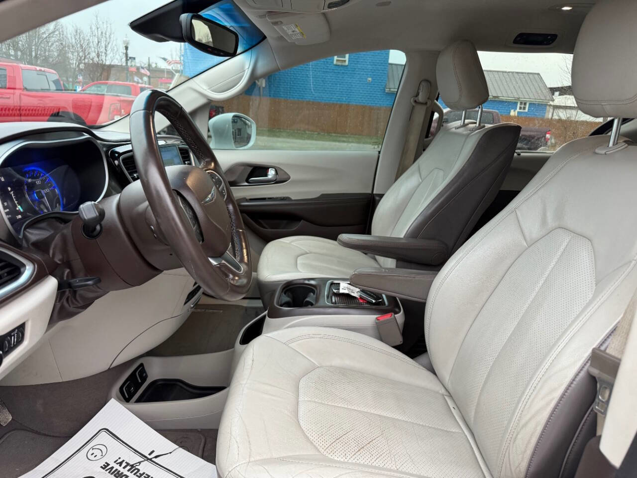 Used 2017 Chrysler Pacifica Touring-L Plus w/ Advanced Safetytec Group FWD image 10