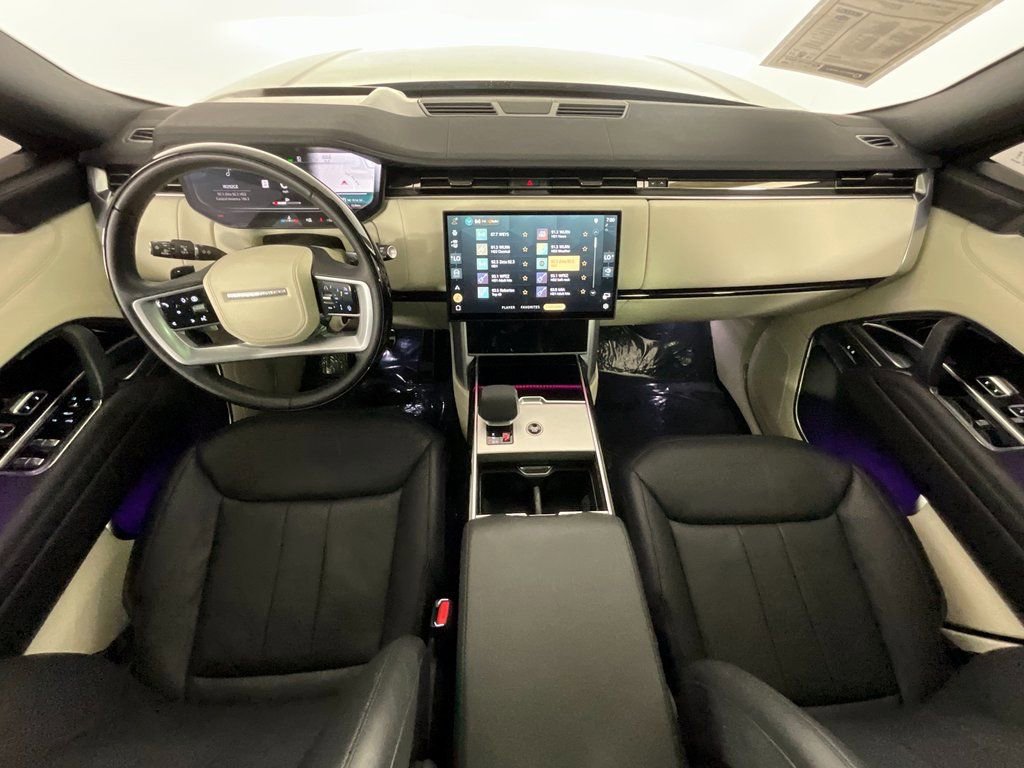 Used 2024 Land Rover Range Rover Long Wheelbase SE image 10