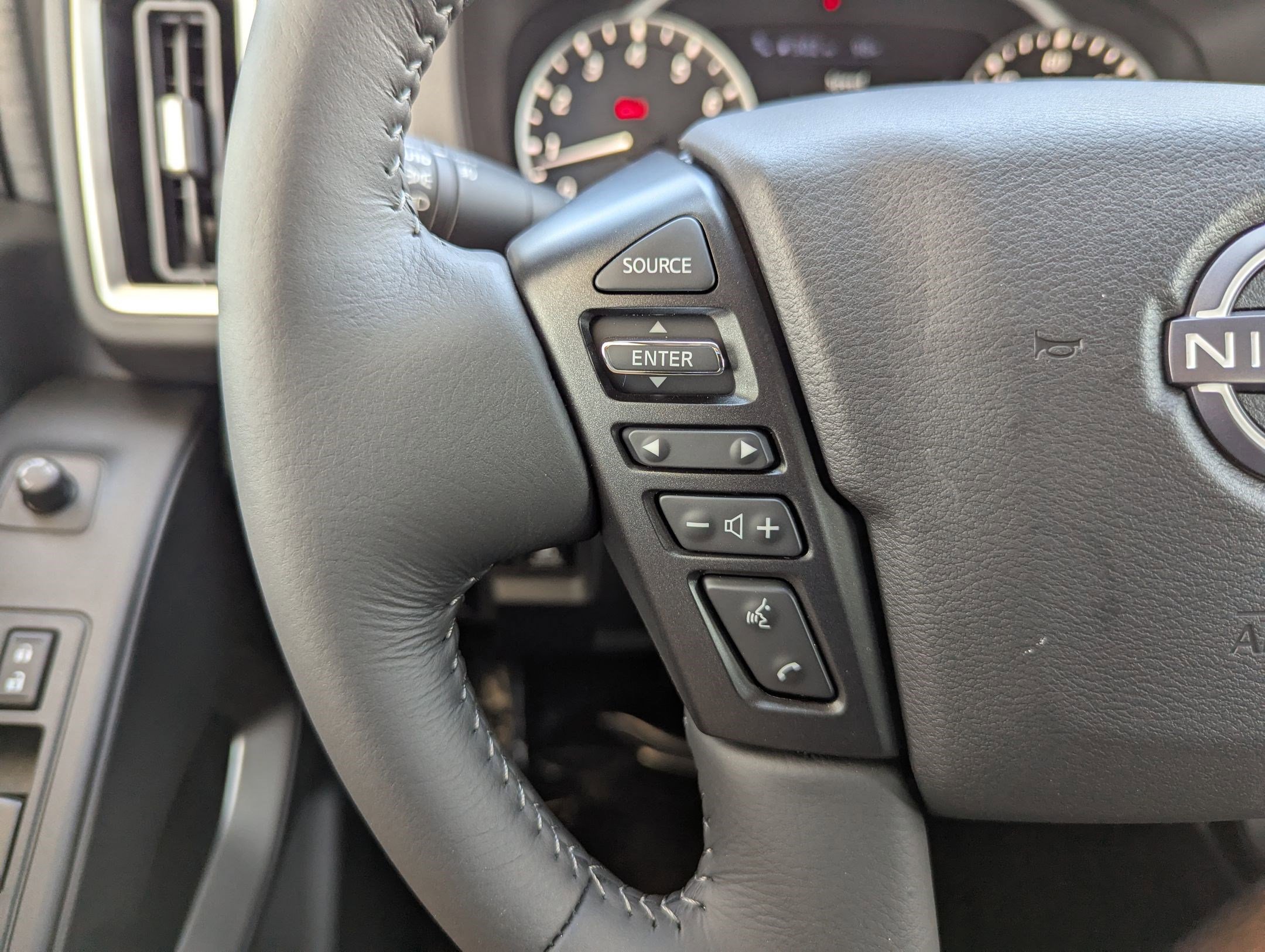 New 2025 Nissan Frontier SV w/ SV Convenience Package image 14
