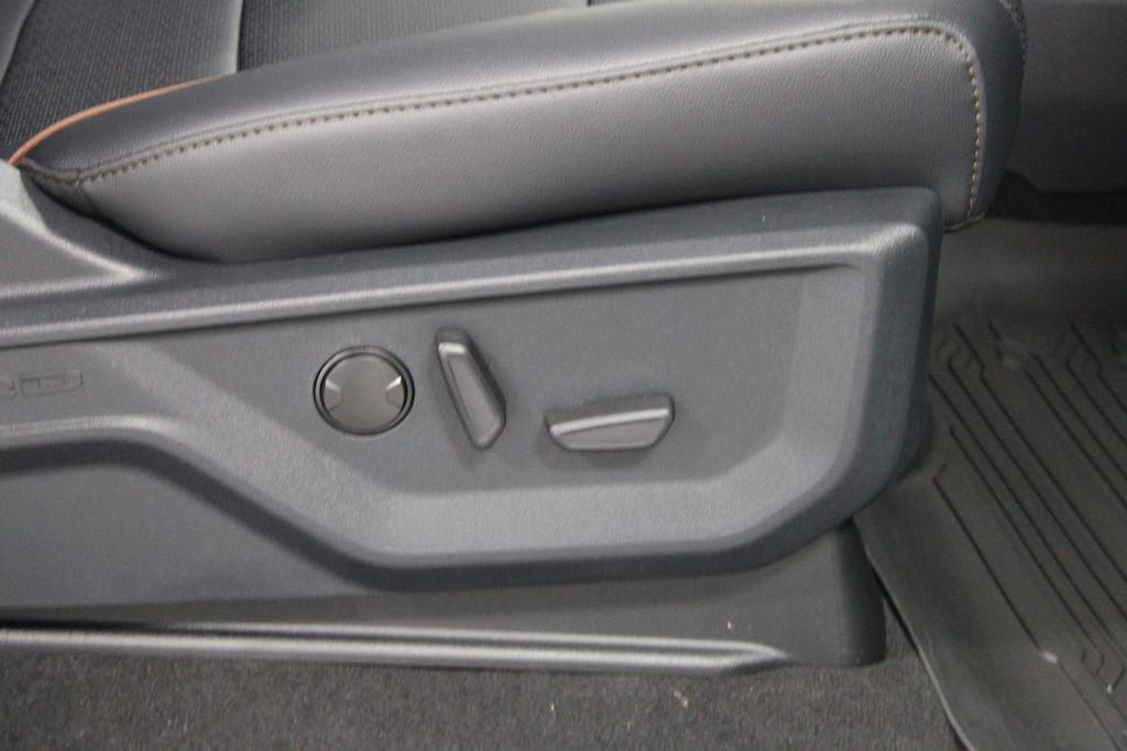 New 2026 Ford F250 Lariat w/ Black Appearance Package image 28