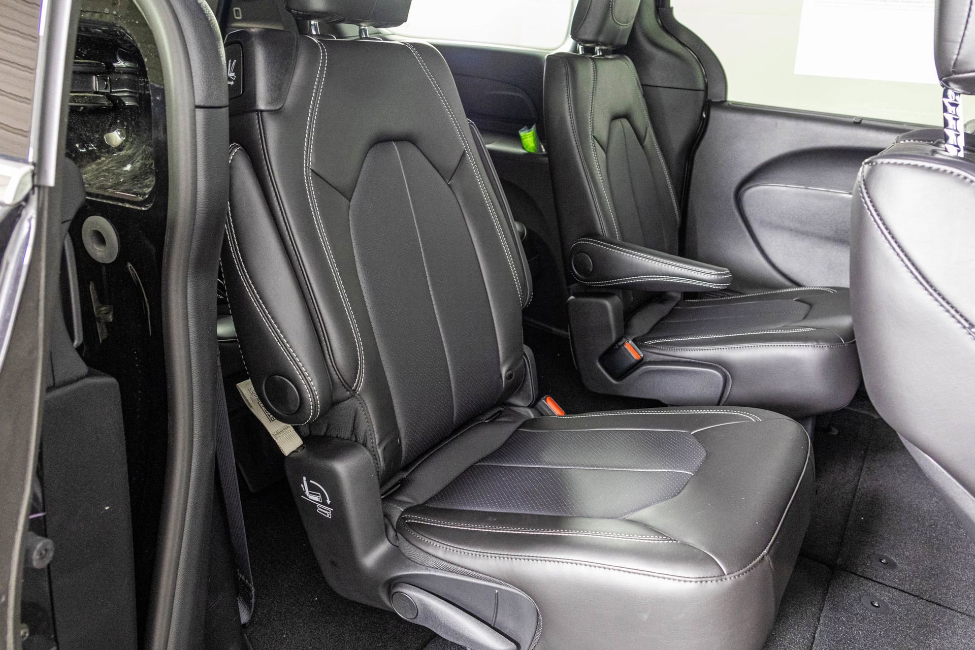 New 2026 Chrysler Pacifica Select AWD/4WD image 41