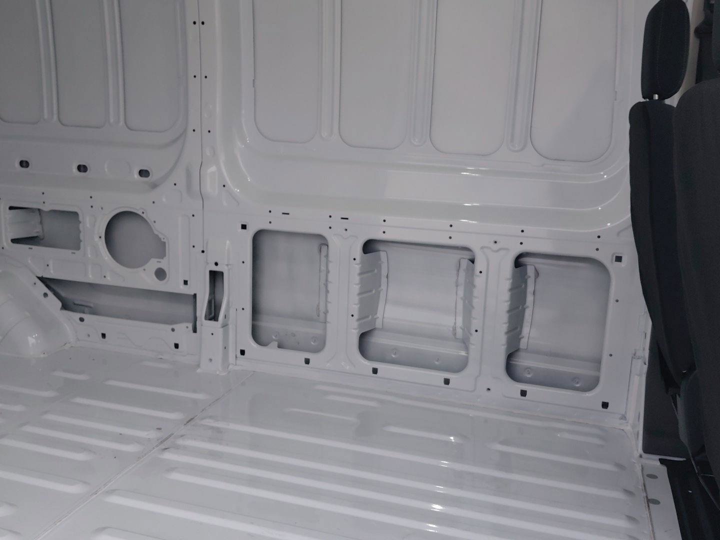 New 2023 Ford E-Transit Medium Roof image 15