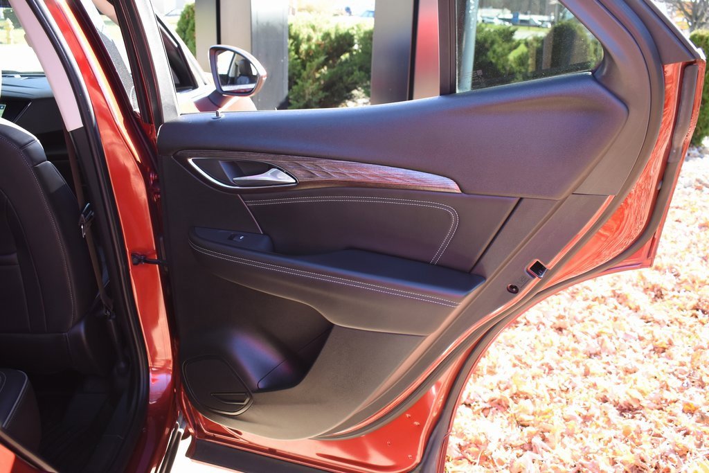 Used 2023 Buick Envision Avenir image 28