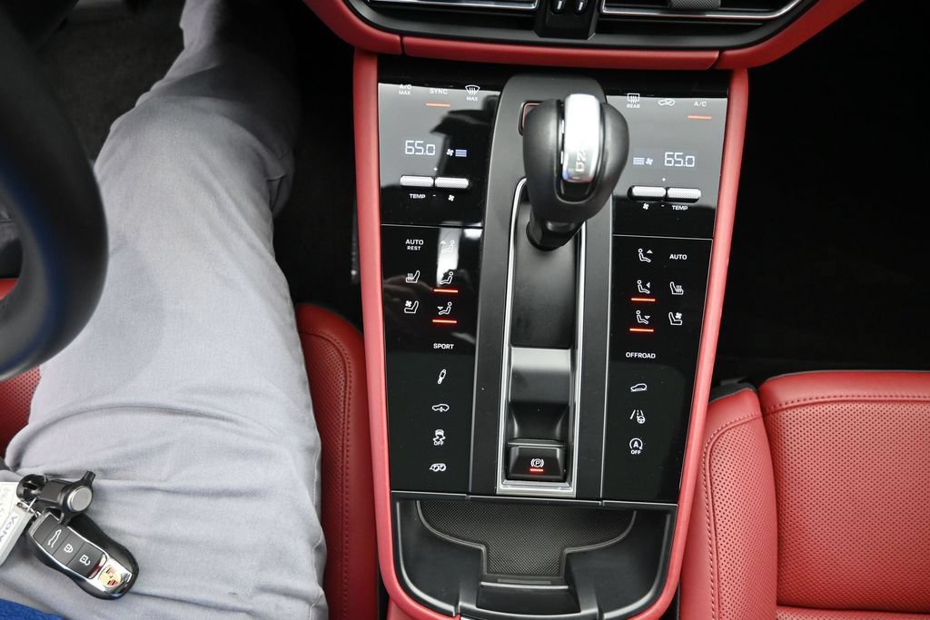 Certified 2024 Porsche Macan GTS AWD/4WD image 20