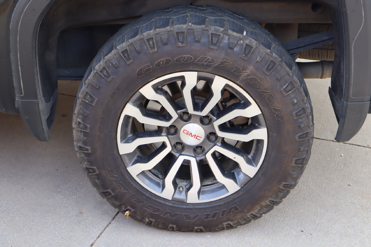 Used 2023 GMC Sierra 1500 AT4 w/ Technology Package AWD/4WD image 30