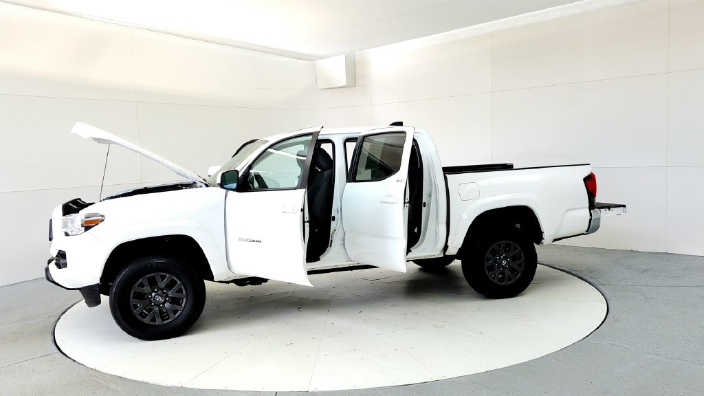 Certified 2023 Toyota Tacoma SR5 AWD/4WD image 10