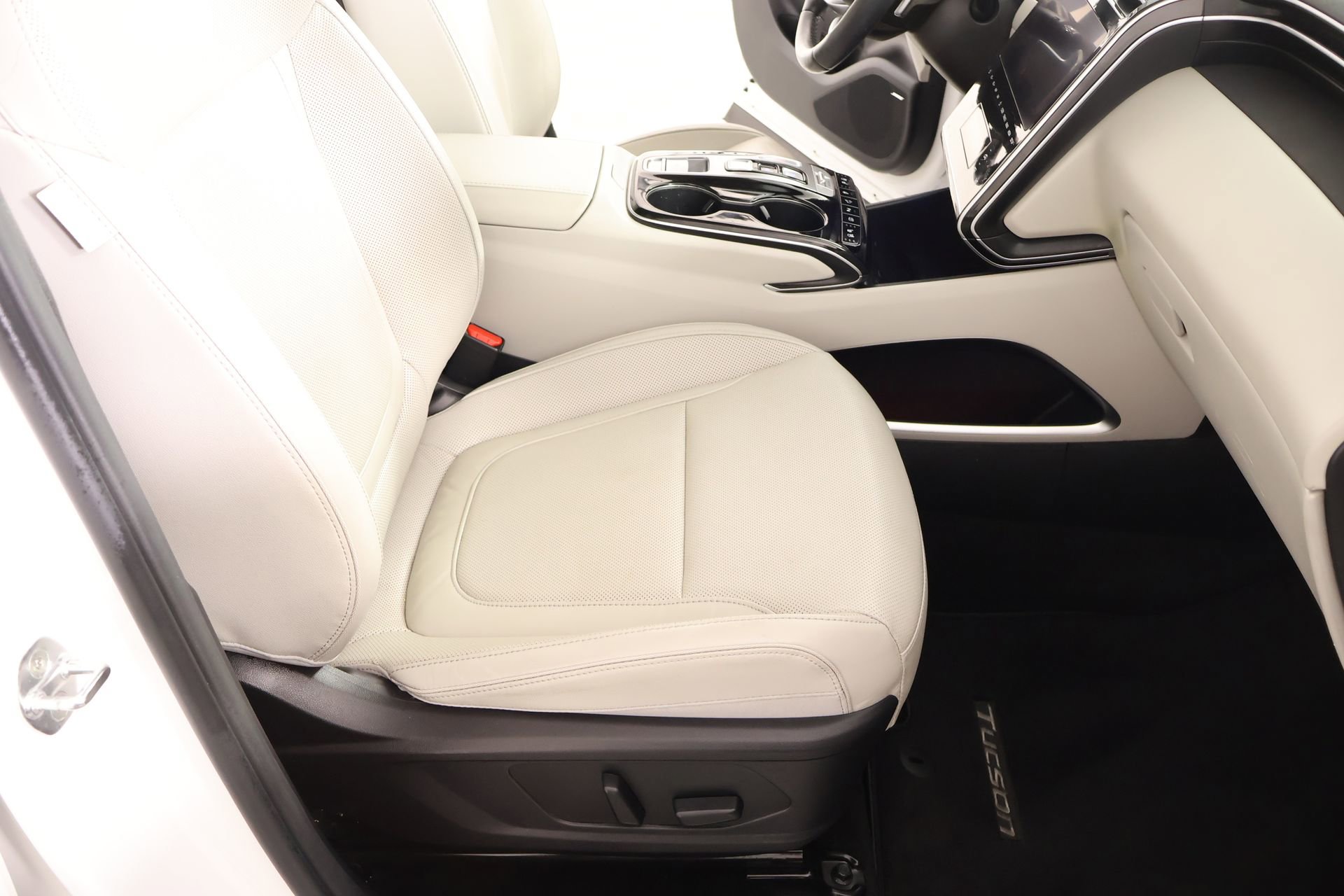 Used 2022 Hyundai Tucson Limited image 14