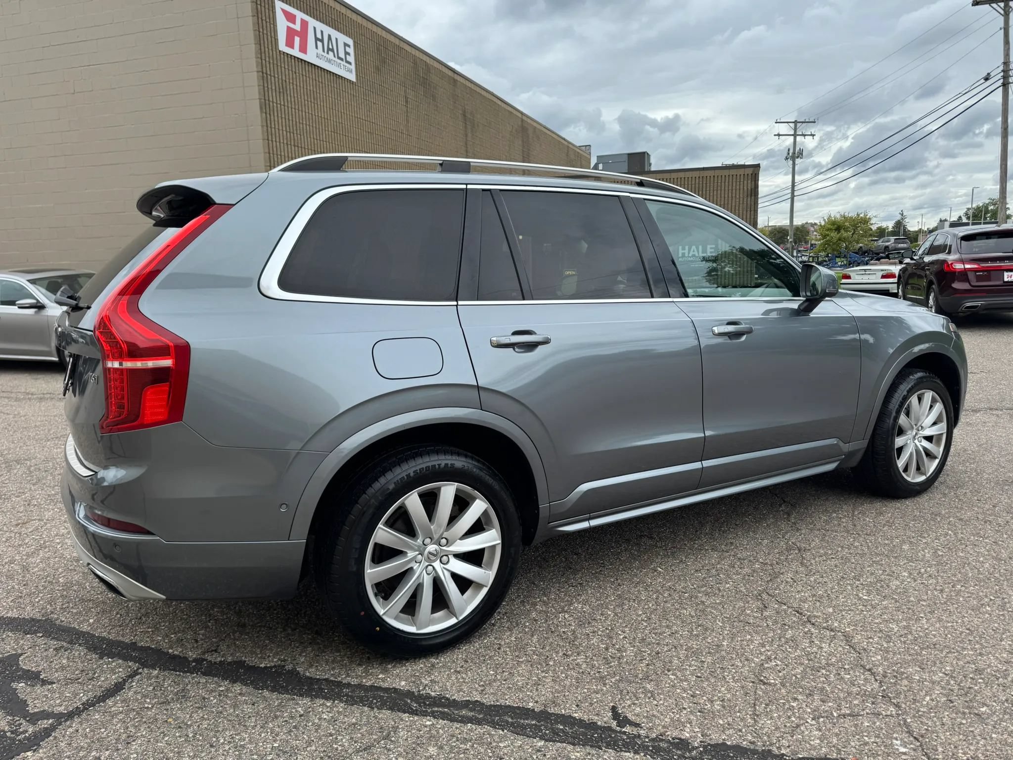 Used 2016 Volvo XC90 T6 Momentum w/ Momentum Plus Package AWD/4WD image 10