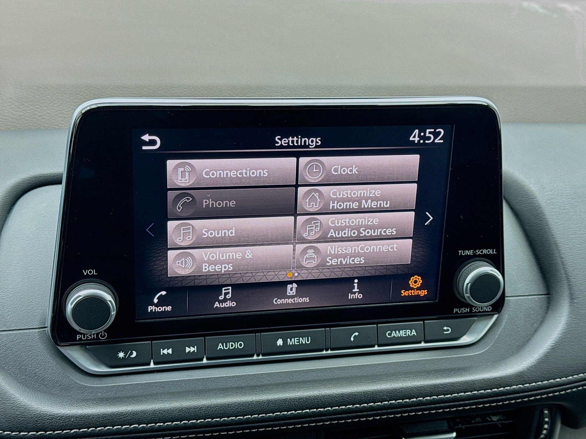 Used 2023 Nissan Rogue SV image 9