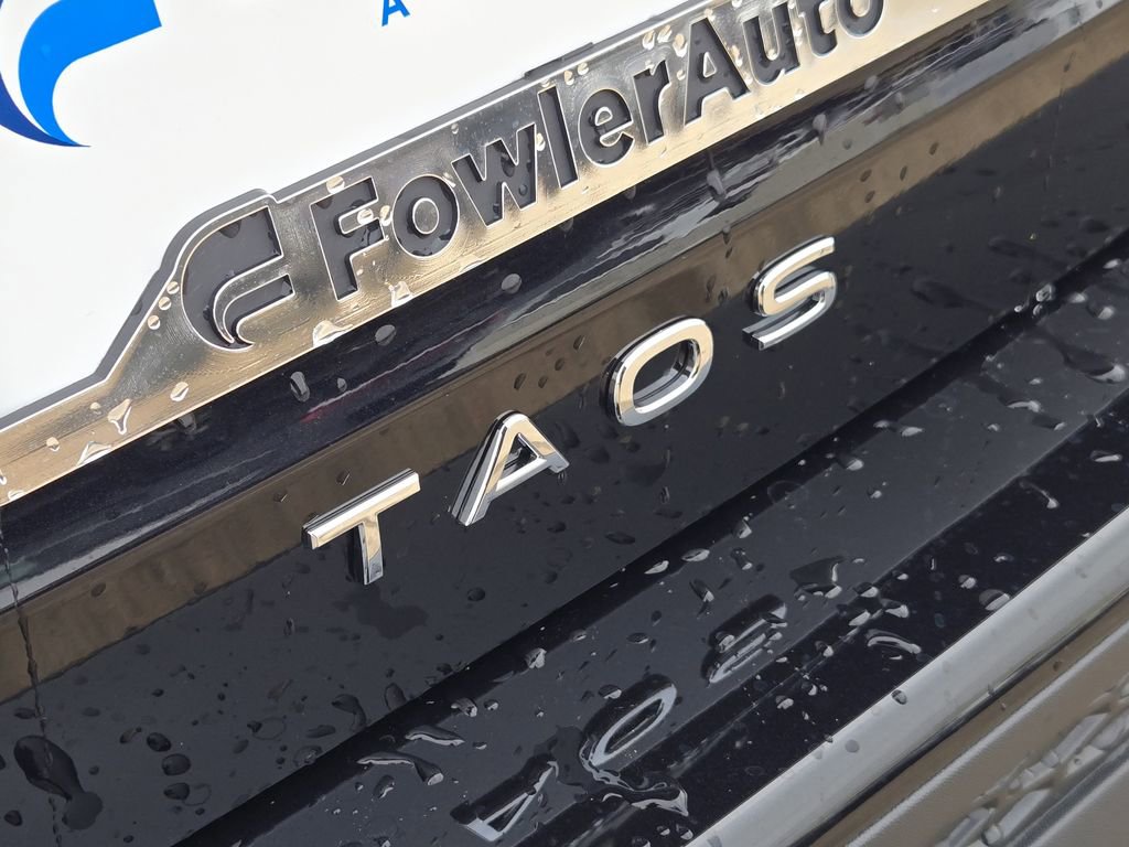 New 2026 Volkswagen Taos SE image 8