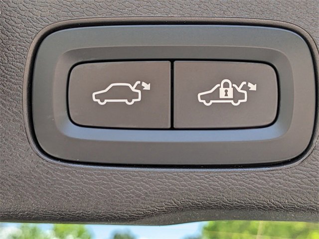 New 2025 Volvo XC60 B5 Ultra w/ Climate Package image 14