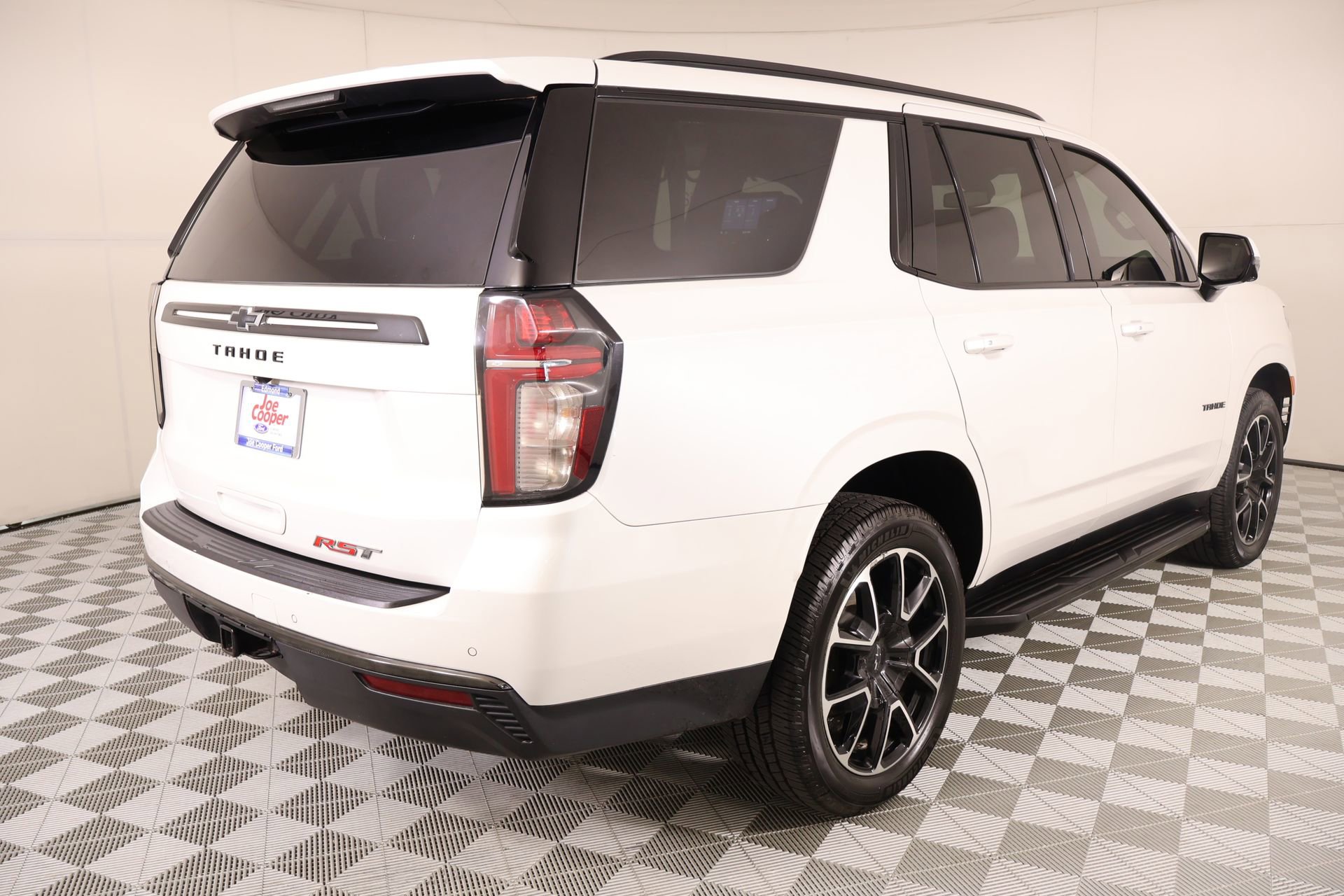 Used 2021 Chevrolet Tahoe RST w/ Luxury Package RWD image 23
