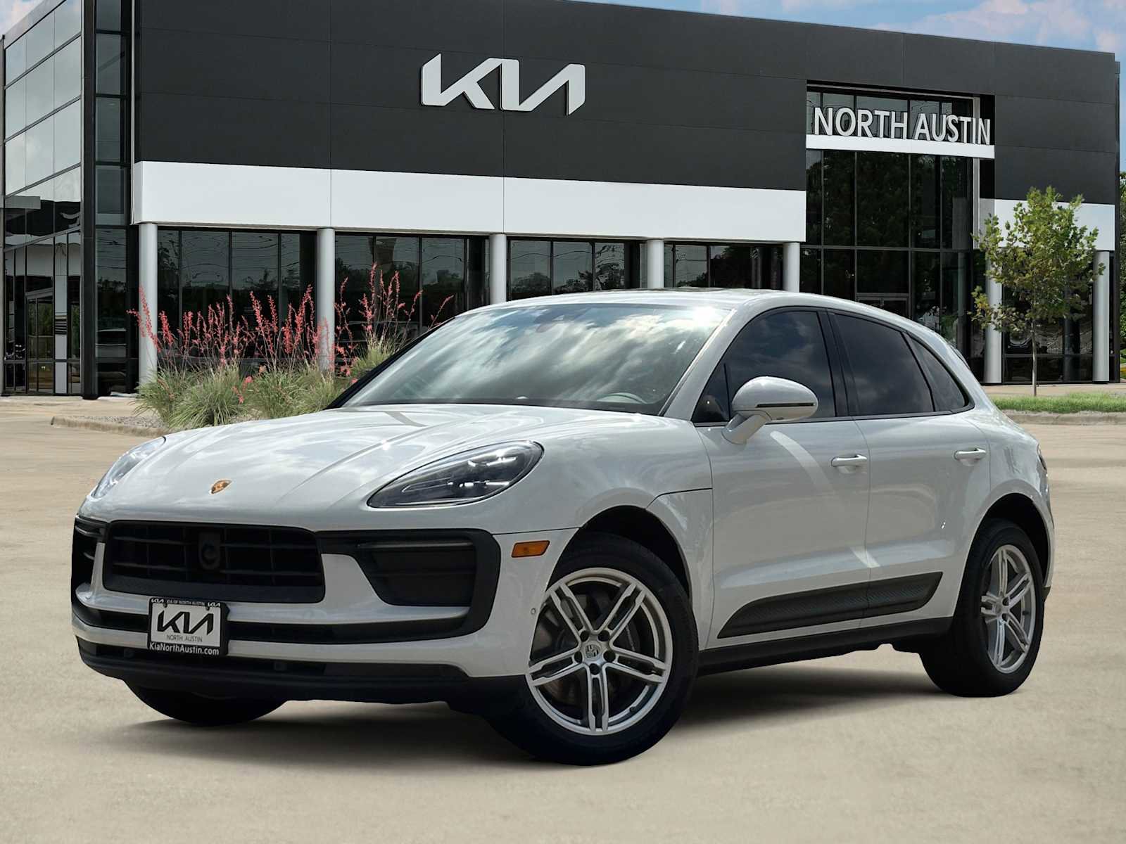 Used 2024 Porsche Macan w/ Premium Plus Package image 1
