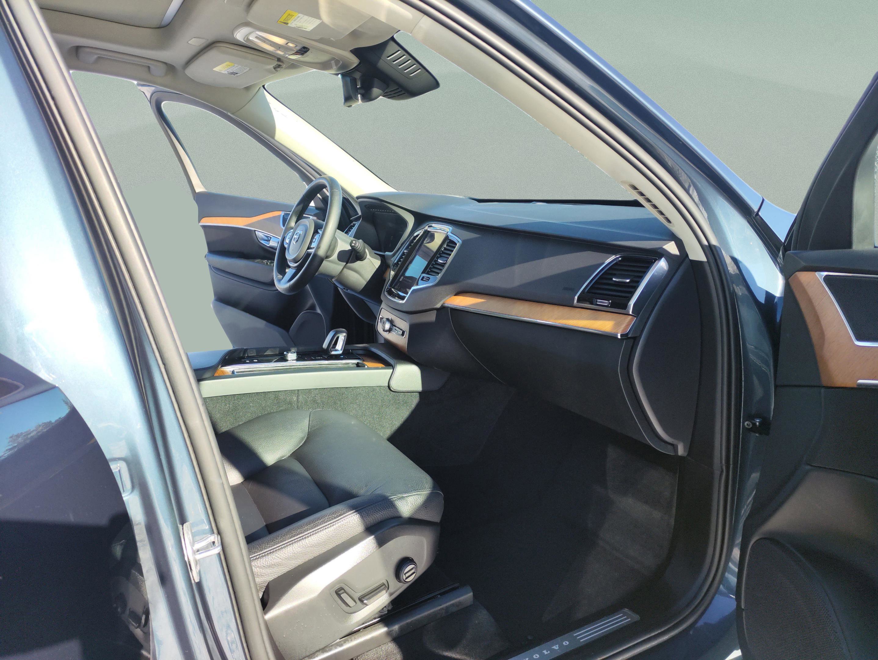 Used 2023 Volvo XC90 B5 Plus image 18
