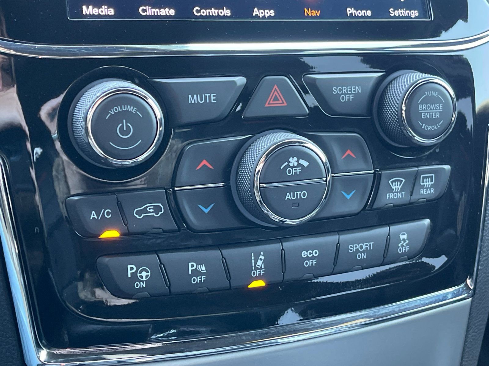 Used 2019 Jeep Grand Cherokee Trailhawk w/ Trailhawk Luxury Group image 24