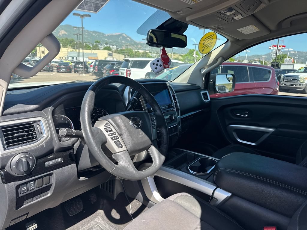 Used 2020 Nissan Titan SV w/ SV Convenience Package RWD image 10