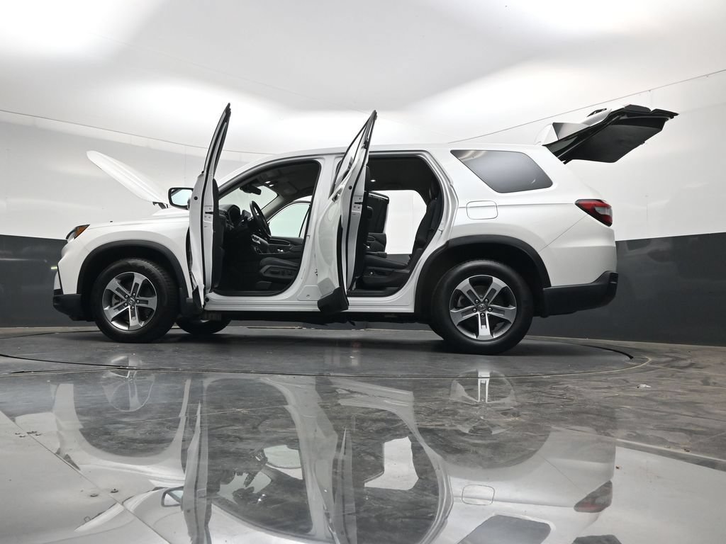 Used 2025 Honda Pilot EX-L image 54