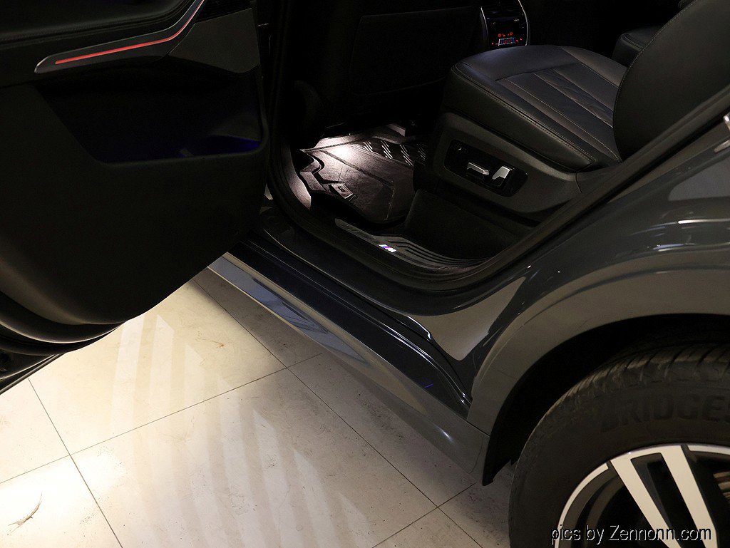 Used 2021 BMW X7 xDrive40i w/ M Sport Package image 32
