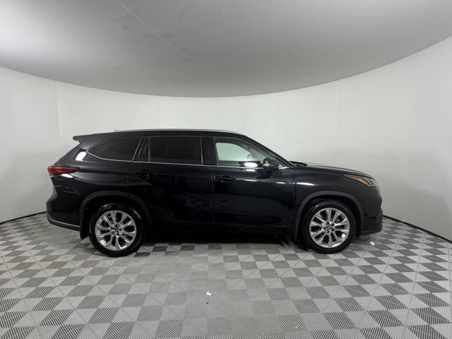 Used 2023 Toyota Highlander Limited AWD/4WD image 8