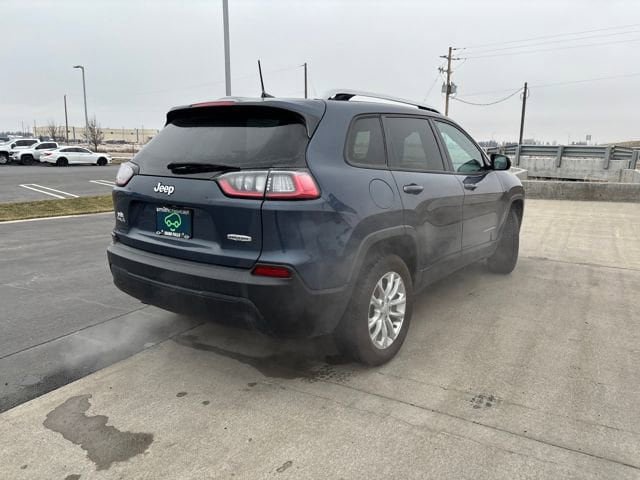 Used 2021 Jeep Cherokee Latitude w/ Mopar Interior Package AWD/4WD video 3