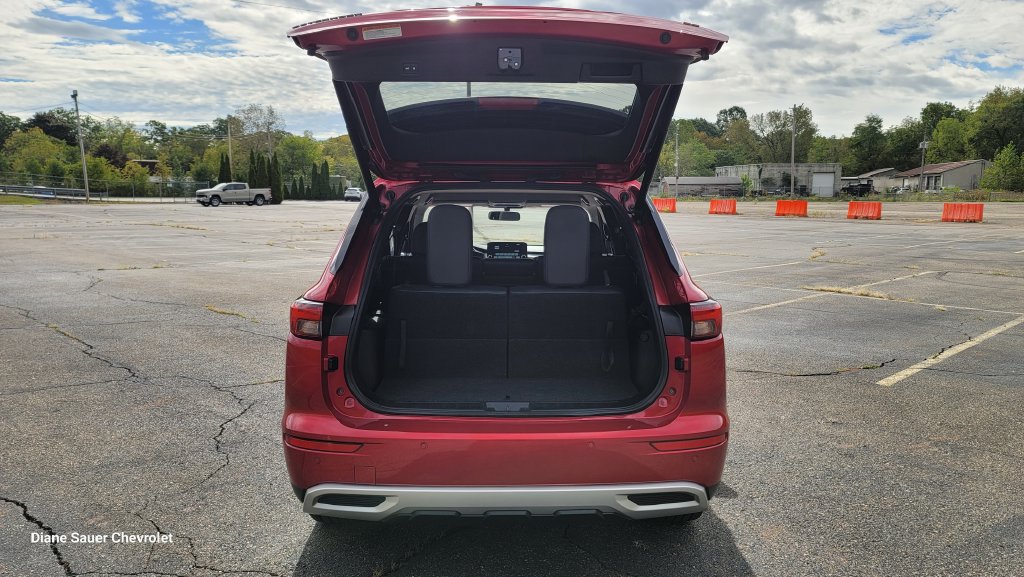 Used 2024 Mitsubishi Outlander AWD image 11