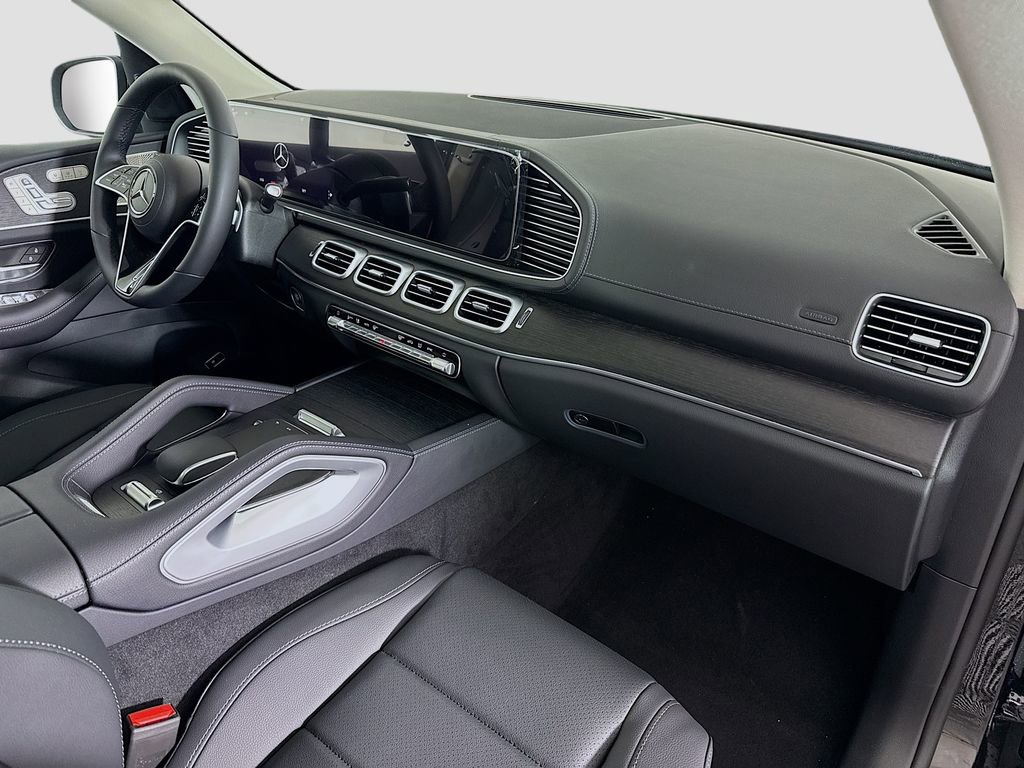 Used 2026 Mercedes-Benz GLS 450 4MATIC image 32